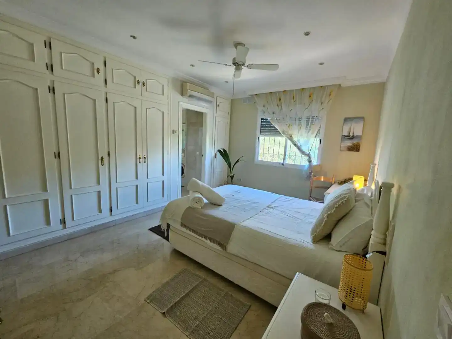 Schlafzimmer von Wohnung zur Miete in Mijas mit Klimaanlage, Privatgarten und Parkett