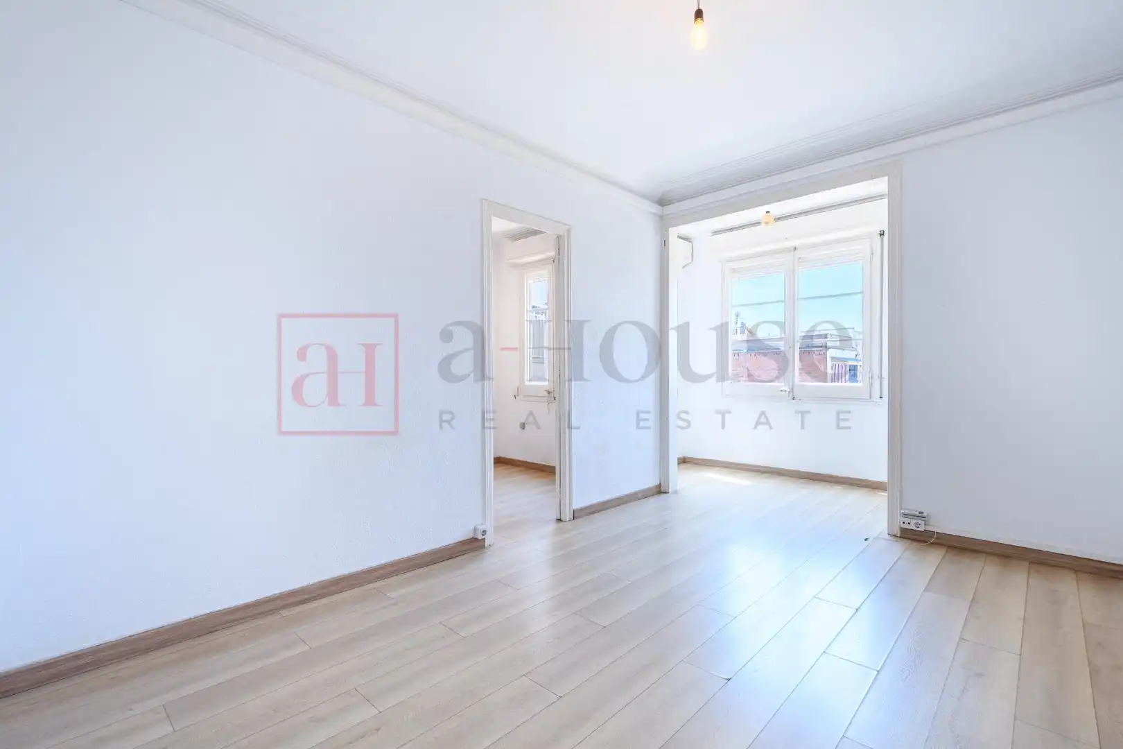 Wohnzimmer von Wohnung zum Verkauf in Barcelona mit Klimaanlage und Heizung
