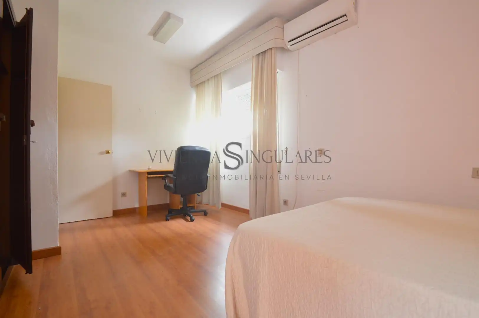 Bedroom of Detached homes for sale in Sevilla  with Air Conditioner, Private garden and Terrace