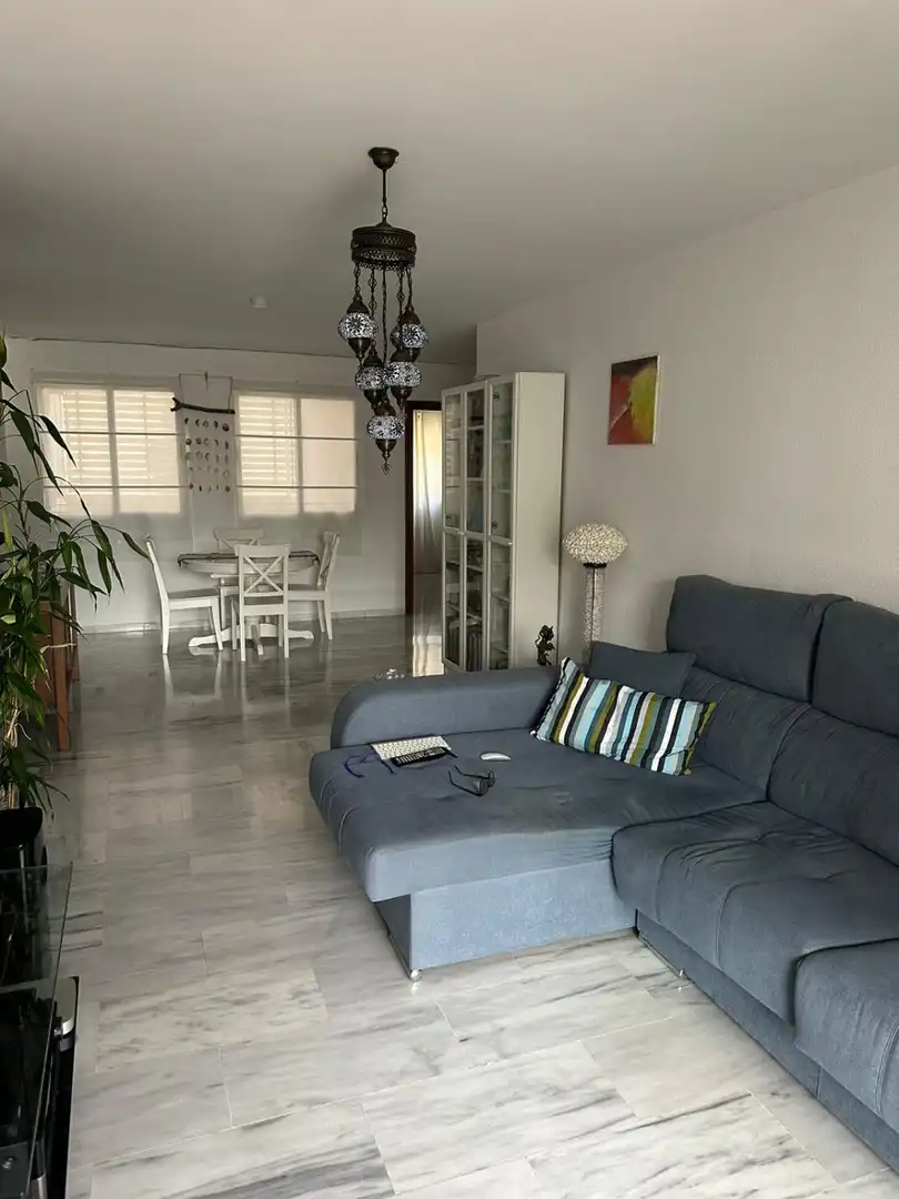 Sala de estar de Piso en venta en Benalmádena con Calefacción, Terraza y Piscina comunitaria