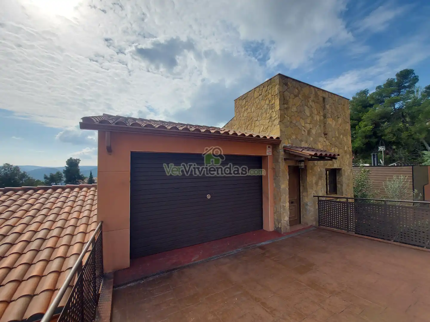Vista exterior de Casa o xalet en venda en Corbera de Llobregat amb Aire condicionat, Calefacció i Jardí privat