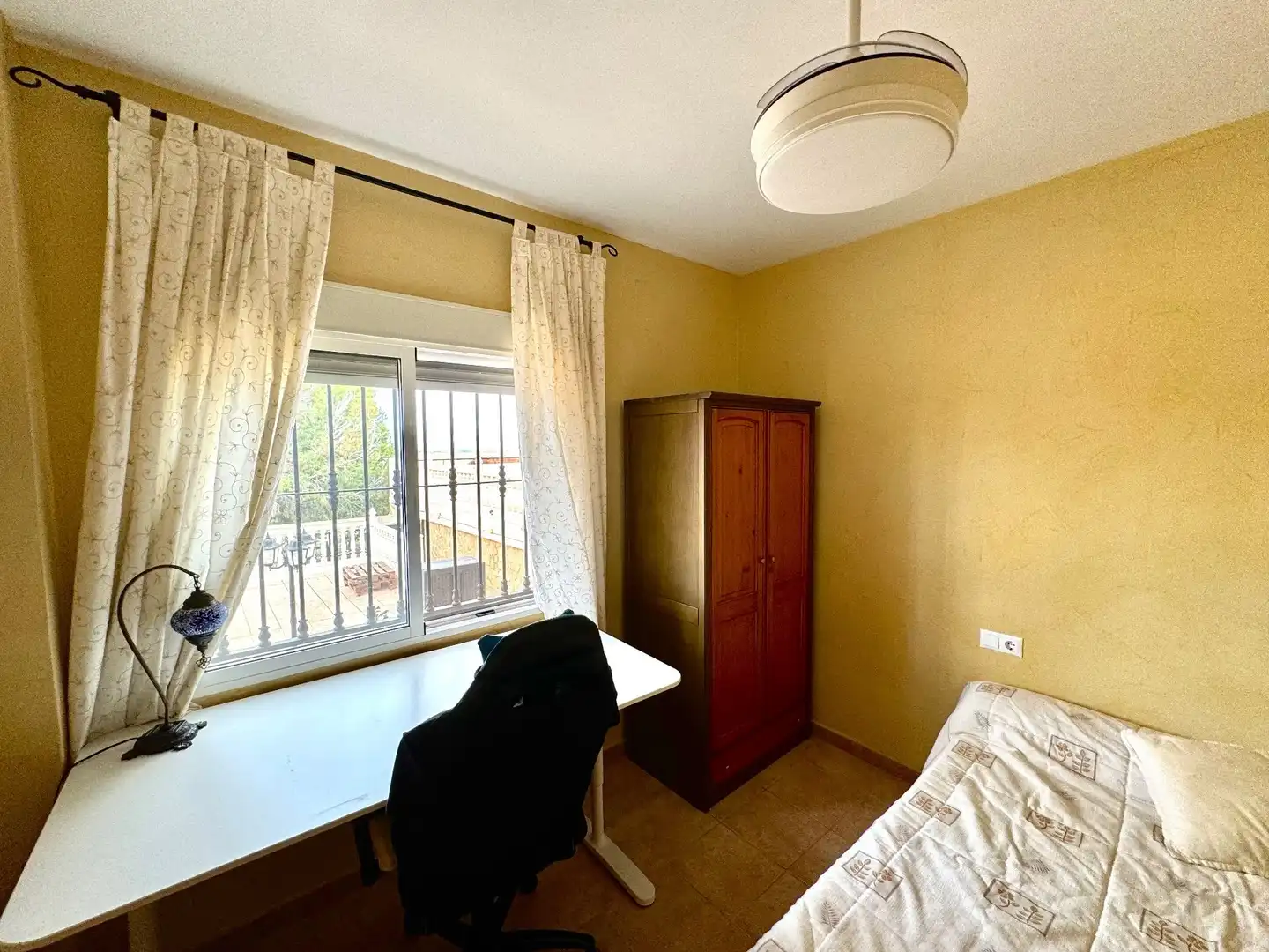 Habitación de Casa o chalet de alquiler en Jacarilla con Jardín privado, Terraza y Trastero