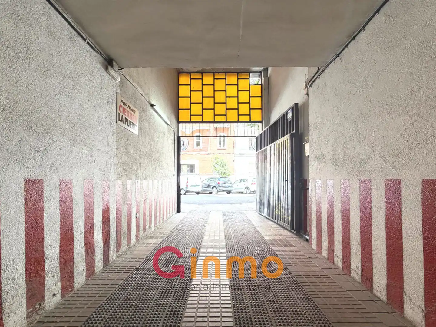 Exterior view of Garage for sale in Madrid