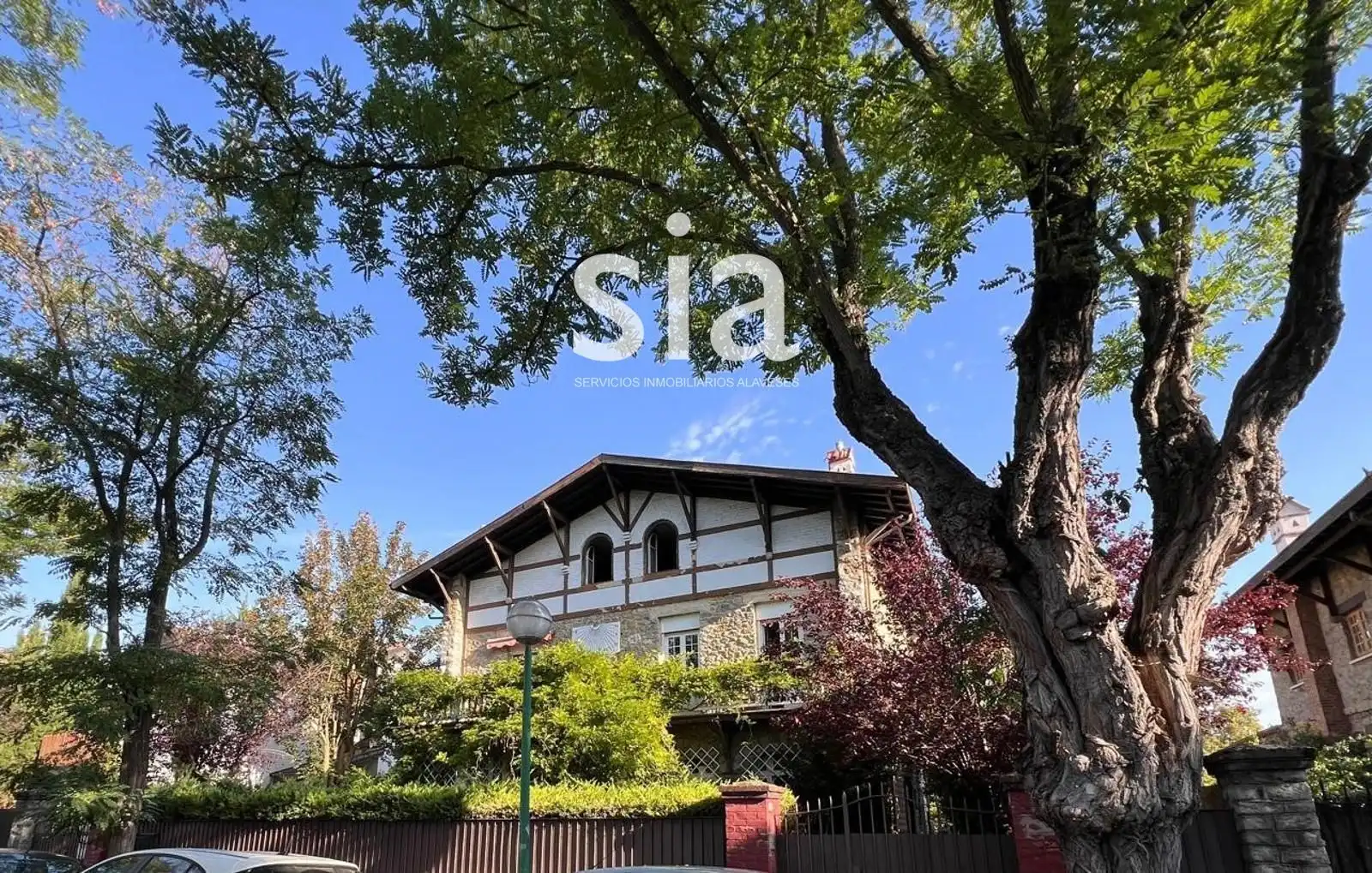 Außenansicht von Haus oder Chalet zum Verkauf in Vitoria - Gasteiz mit Heizung, Privatgarten und Terrasse