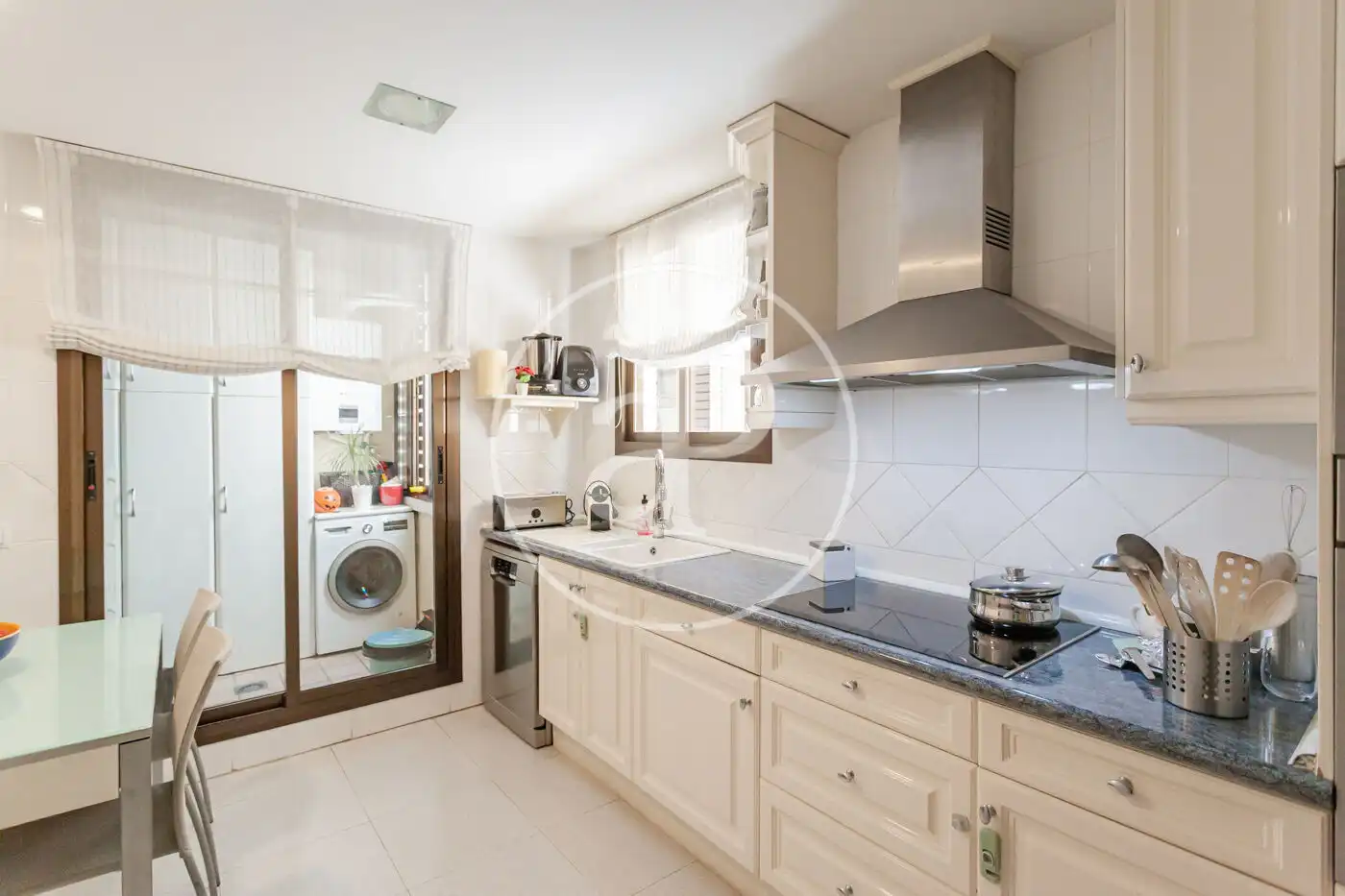 Küche von Wohnung zum Verkauf in Majadahonda mit Klimaanlage, Heizung und Privatgarten