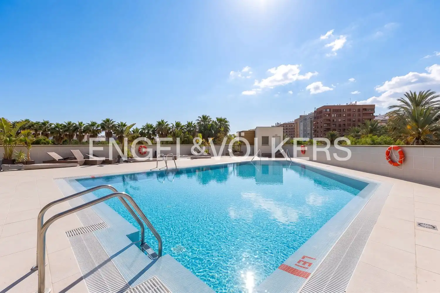 Piscina de Pis de lloguer en Valencia amb Aire condicionat, Calefacció i Terrassa