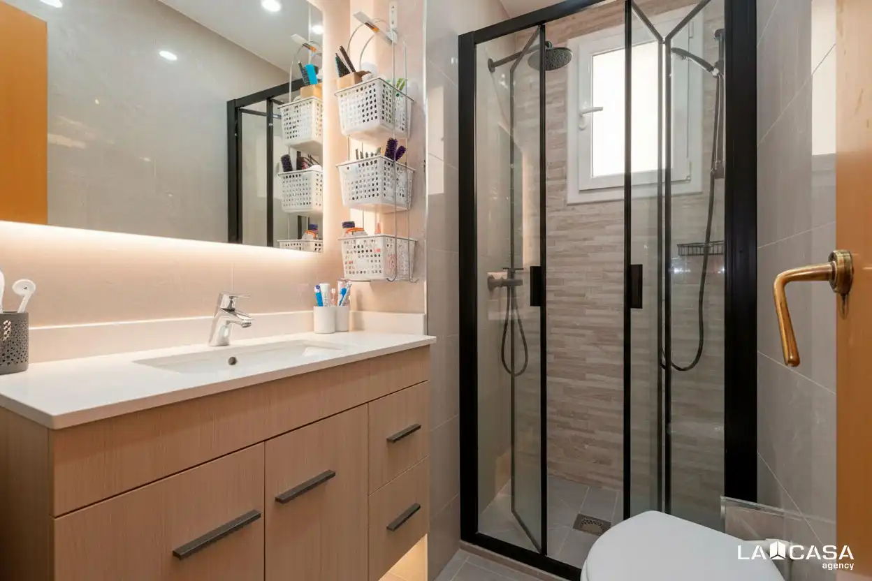 Bathroom of Flat for sale in L'Hospitalet de Llobregat