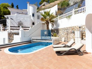 Chalet con piscina en venta en La Romantica 38