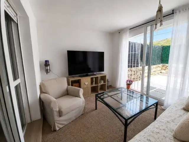 Sala de estar de Piso en venta en Manilva con Aire acondicionado, Calefacción y Jardín privado