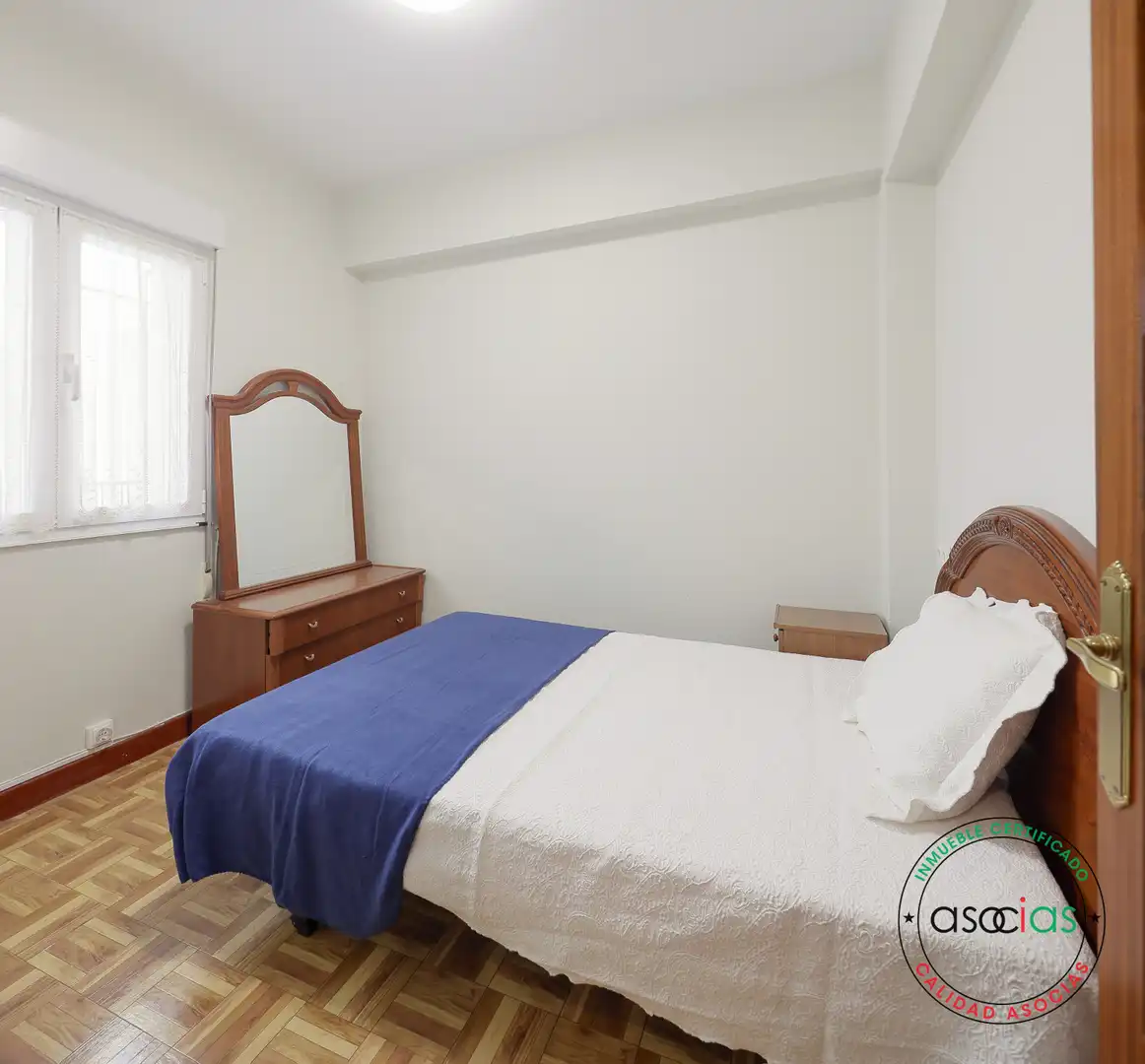 Habitación de Piso en venta en Gijón  con Calefacción y Amueblado