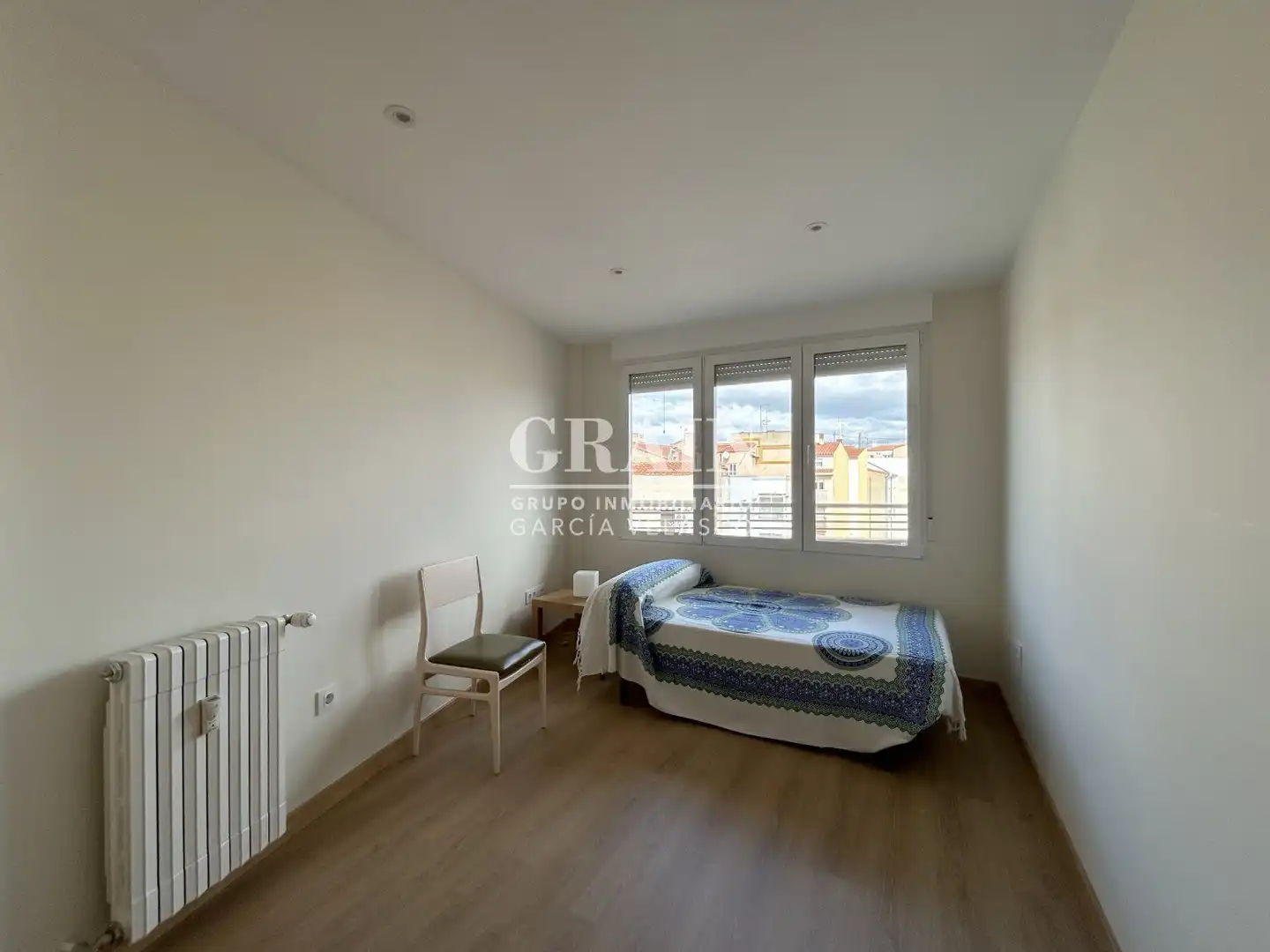 Dormitori de Apartament de lloguer en Albacete amb Aire condicionat, Calefacció i Balcó