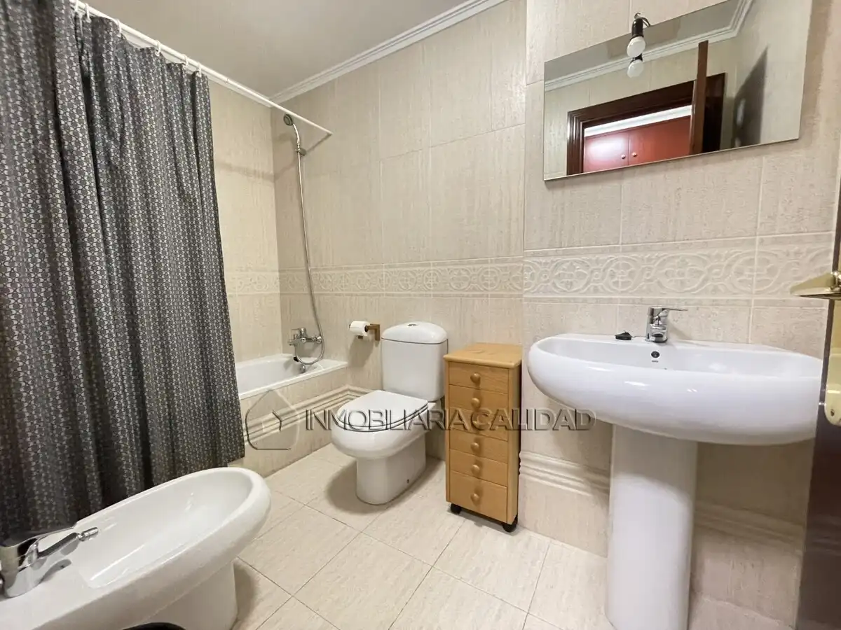 Bathroom of Flat for rent in Burgos  with Heating and Furnished