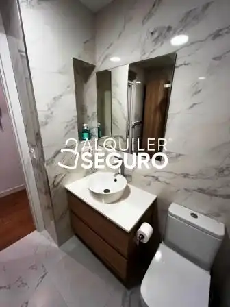 Baño de Piso de alquiler en Vitoria - Gasteiz con Calefacción y Amueblado