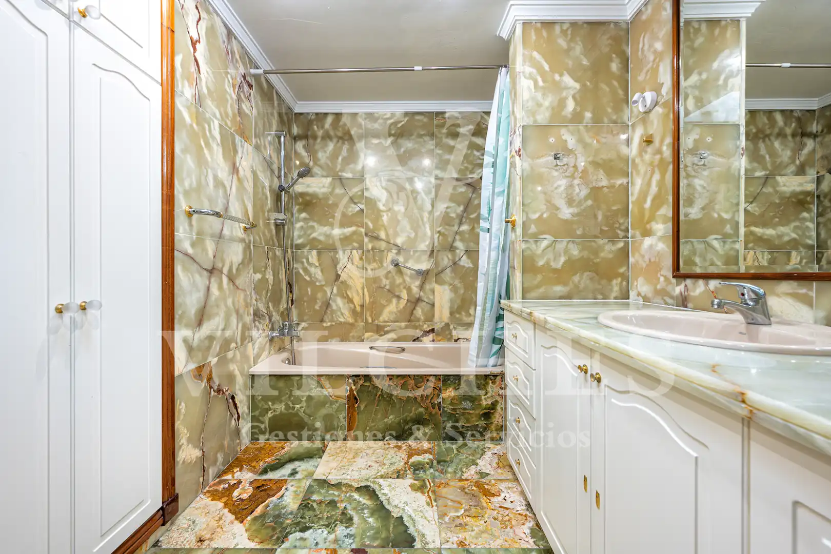 Badezimmer von Wohnung zur Miete in Arucas mit Parkett, Möbliert und Waschmaschine