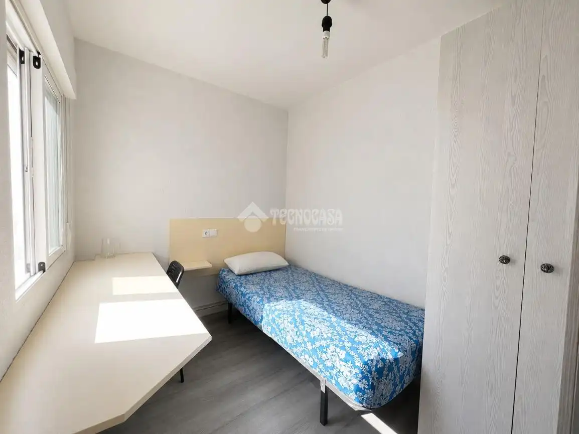 Habitación de Piso en venta en Zaragoza con Calefacción y Amueblado