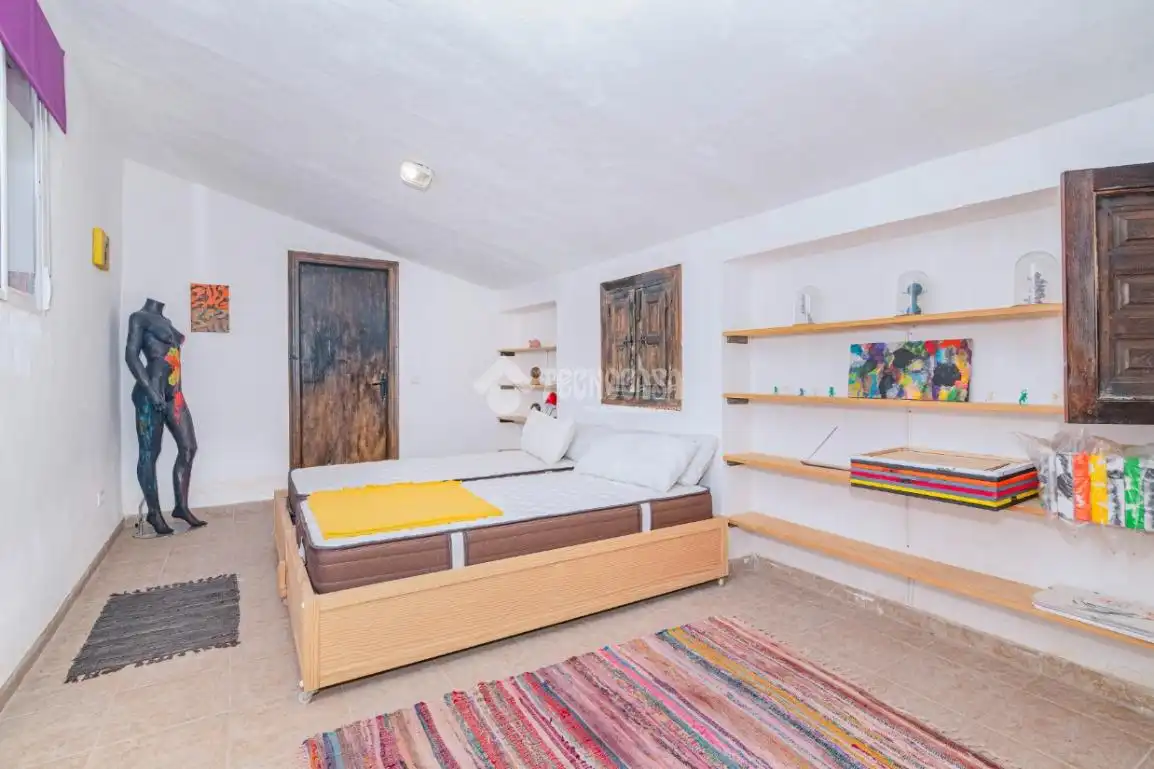 Dormitori de Finca rústica en venda en Loja amb Aire condicionat, Jardí privat i Terrassa