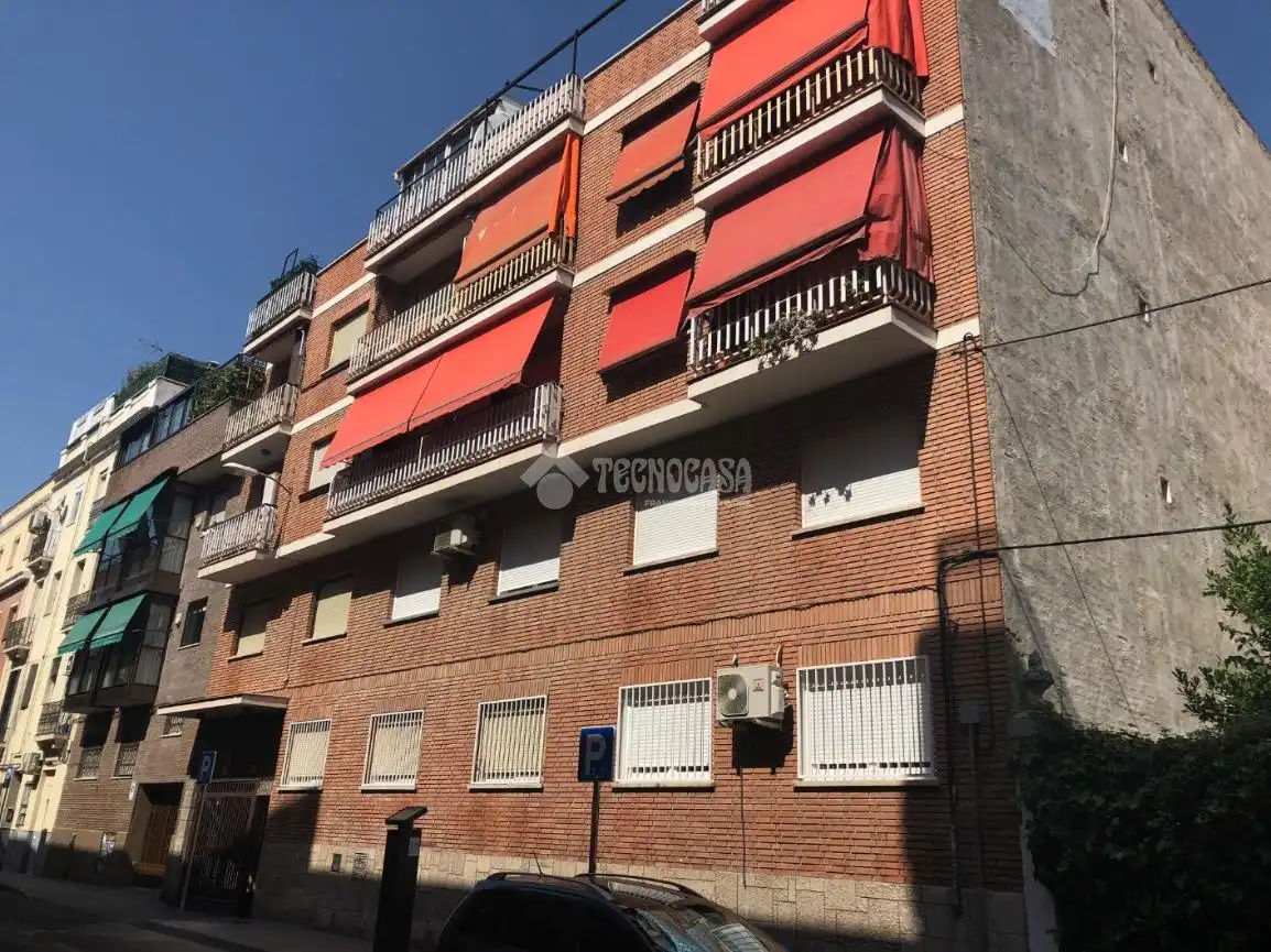 Vista exterior de Piso en venta en Madrid con Terraza