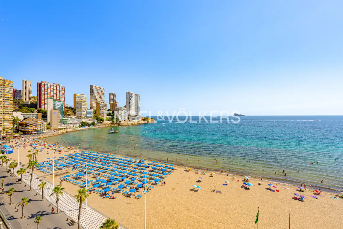 Exterior view of Flat for sale in Benidorm  with Air Conditioner, Terrace and Community pool