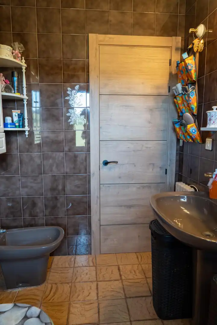Bany de Casa o xalet en venda en Gijón  amb Calefacció, Jardí privat i Terrassa