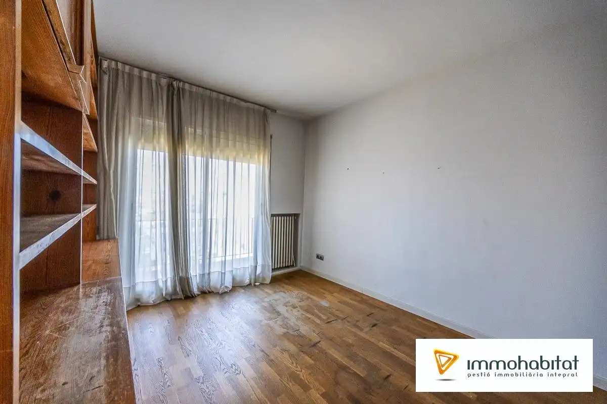 Habitación de Piso en venta en Sabadell con Aire acondicionado, Calefacción y Parquet