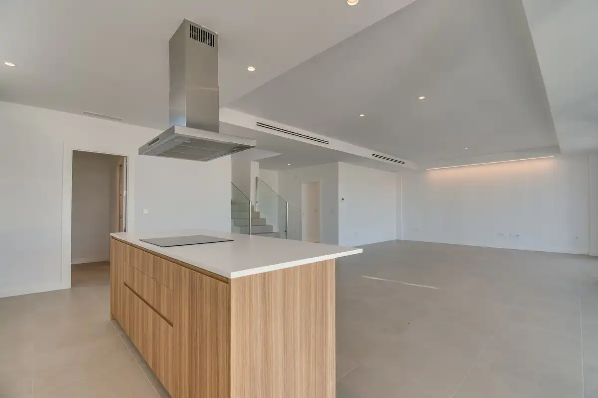 Cuina de Casa o xalet en venda en Manilva amb Aire condicionat, Jardí privat i Terrassa