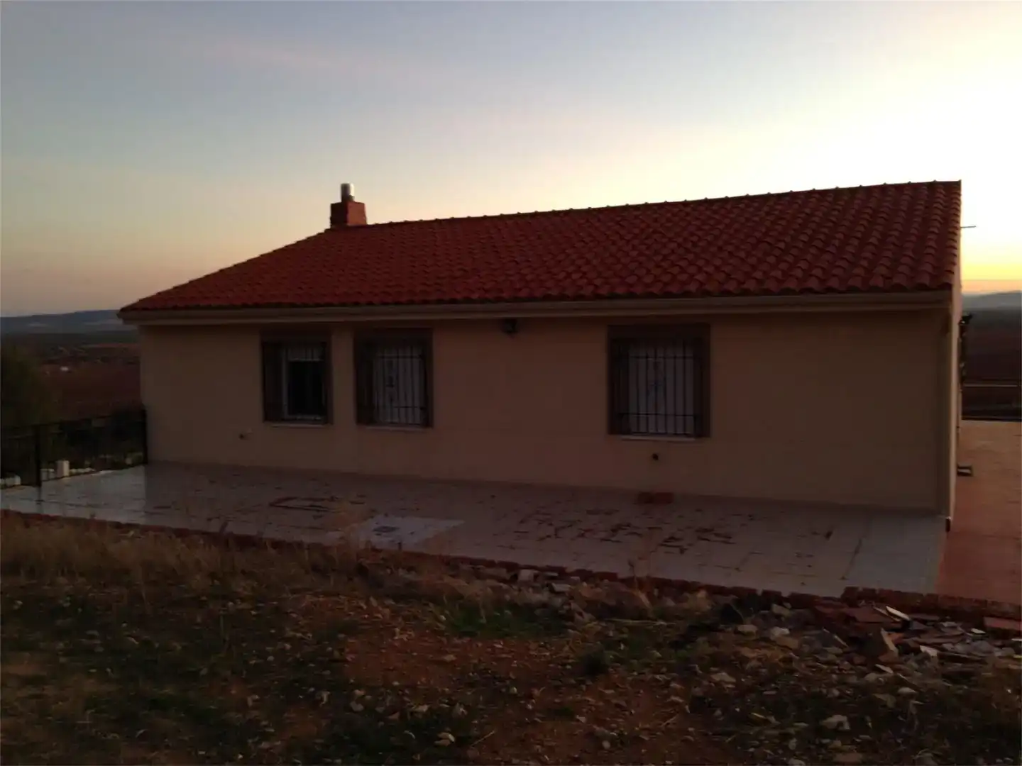 Vista exterior de Casa o chalet en venta en Moral de Calatrava con Jardín privado, Piscina y Amueblado