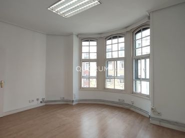 Bureau avec ascenseur à louer à Alameda Recalde