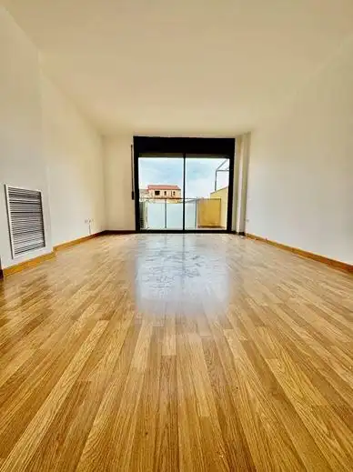 Living room of Flat for sale in Igualada  with Parquet flooring, Terrace and Storage room