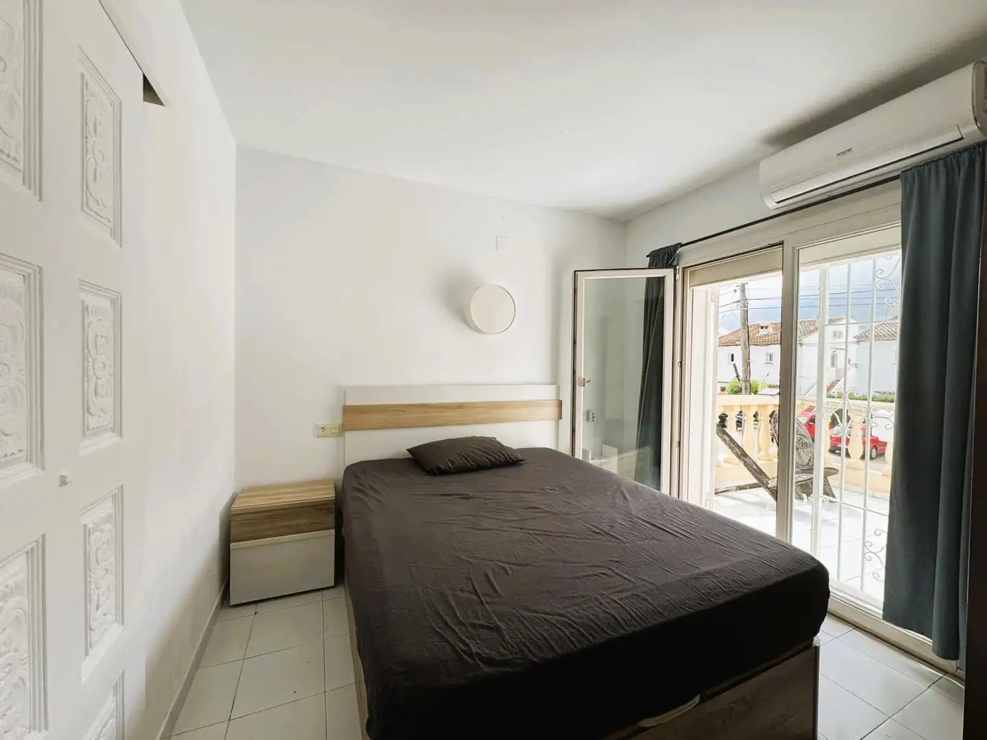 Schlafzimmer von Einfamilien-Reihenhaus zum Verkauf in Dénia mit Klimaanlage, Privatgarten und Terrasse