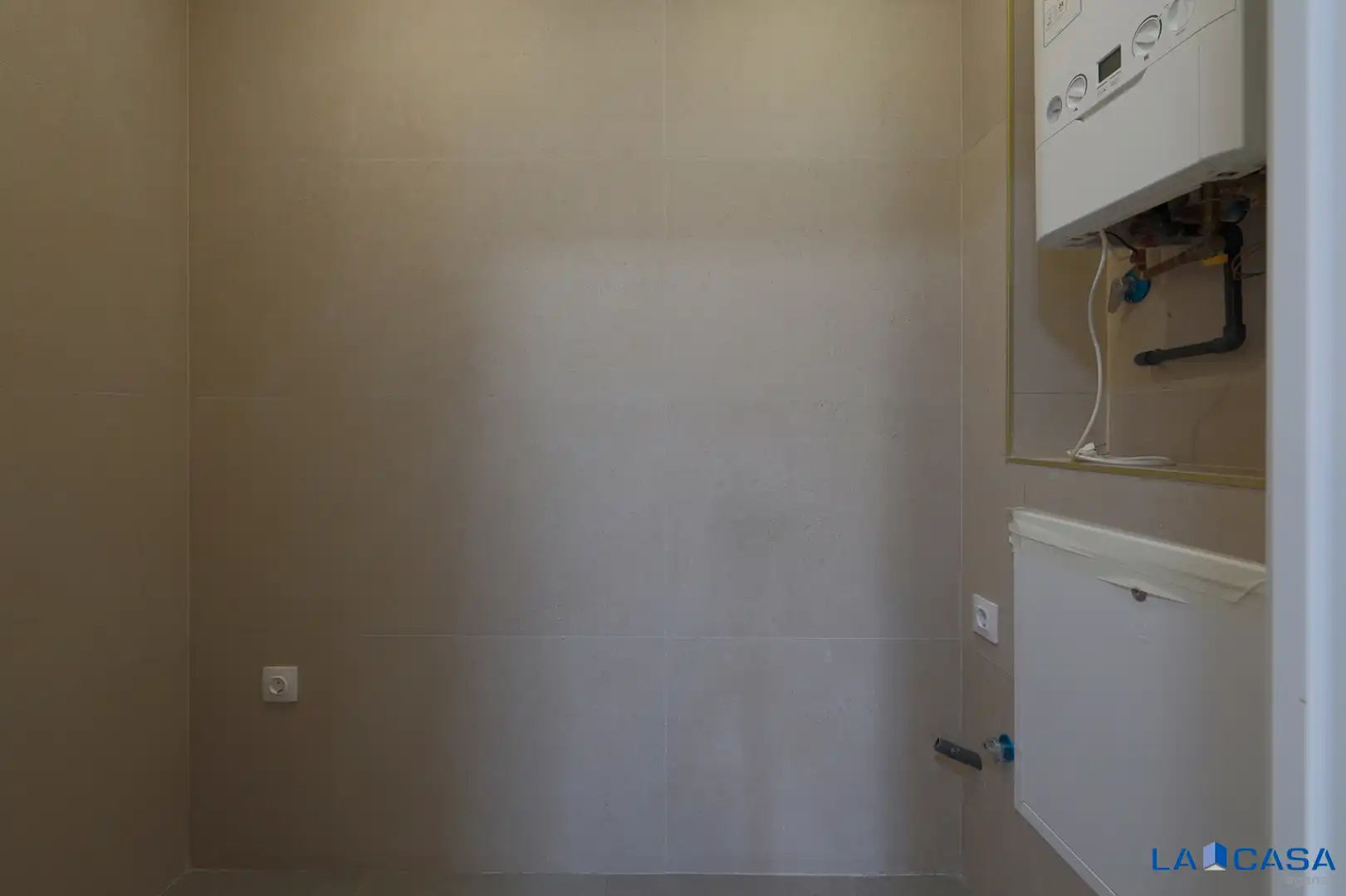 Bathroom of Flat for sale in Ripoll  with Oven, Washing machine and Balcony