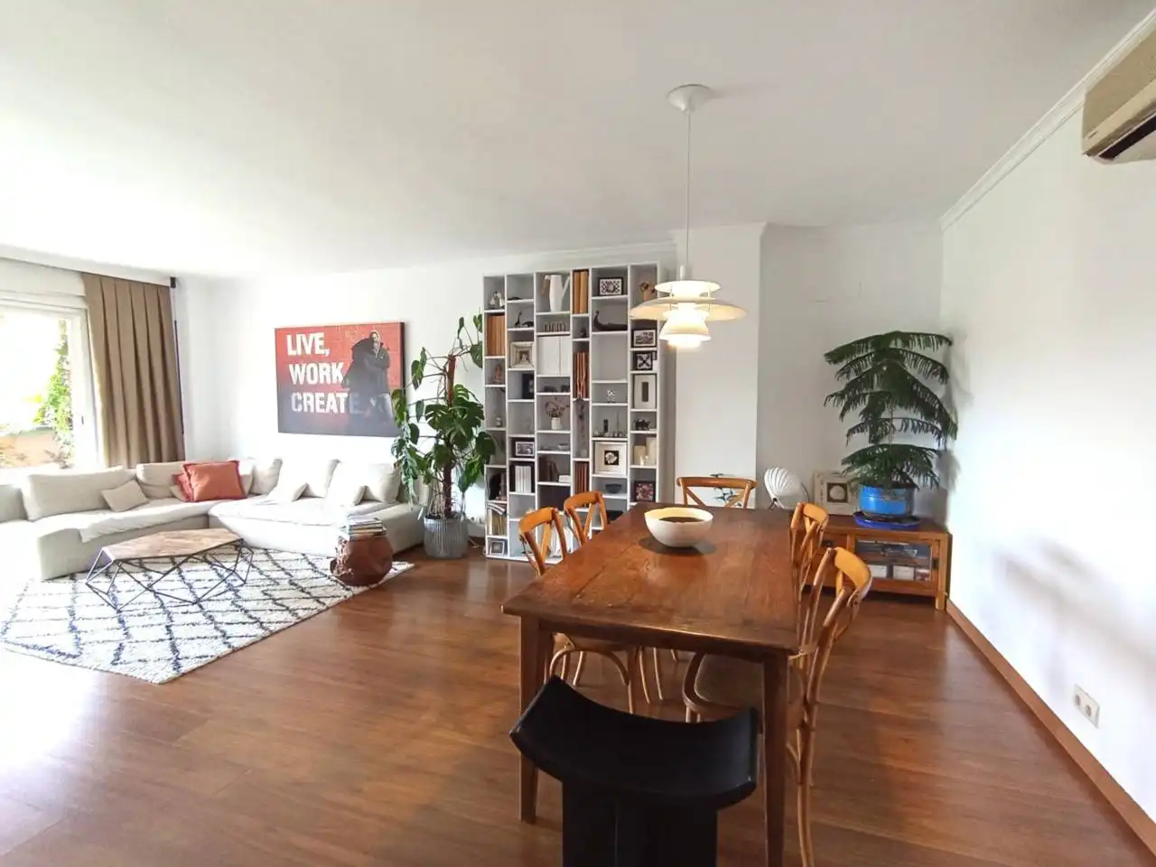 Wohnzimmer von Wohnung zur Miete in Sant Cugat del Vallès mit Klimaanlage, Heizung und Parkett