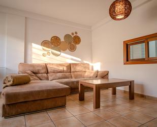 Sala d'estar de Casa adosada en venda en Antigua amb Terrassa, Moblat i Forn