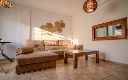 Sala d'estar de Casa adosada en venda en Antigua amb Terrassa, Moblat i Forn