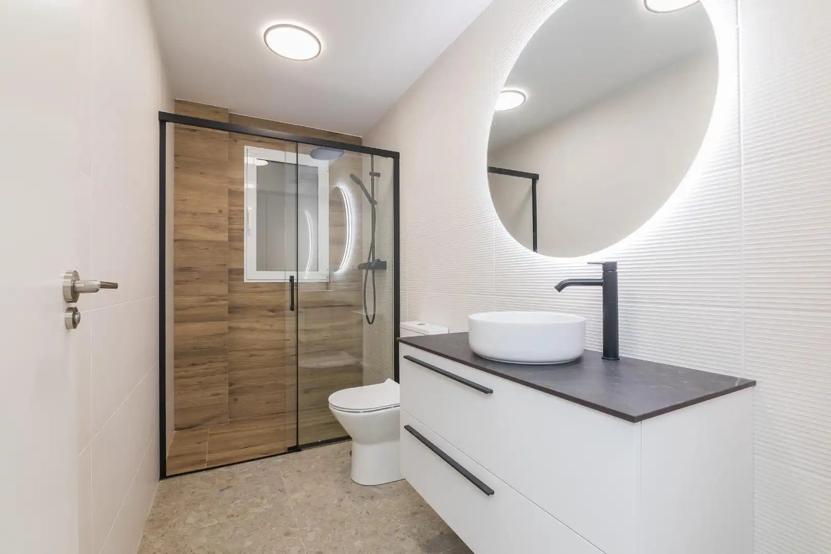 Badezimmer von Wohnung zur untervermieten in Elche / Elx mit Möbliert und Balkon