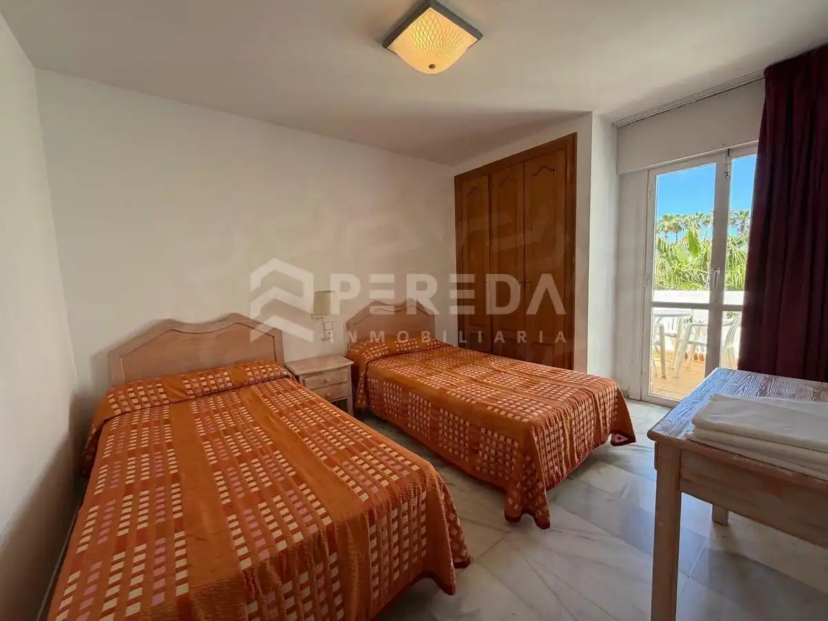 Habitación de Apartamento en venta en Roquetas de Mar con Aire acondicionado, Terraza y Piscina comunitaria