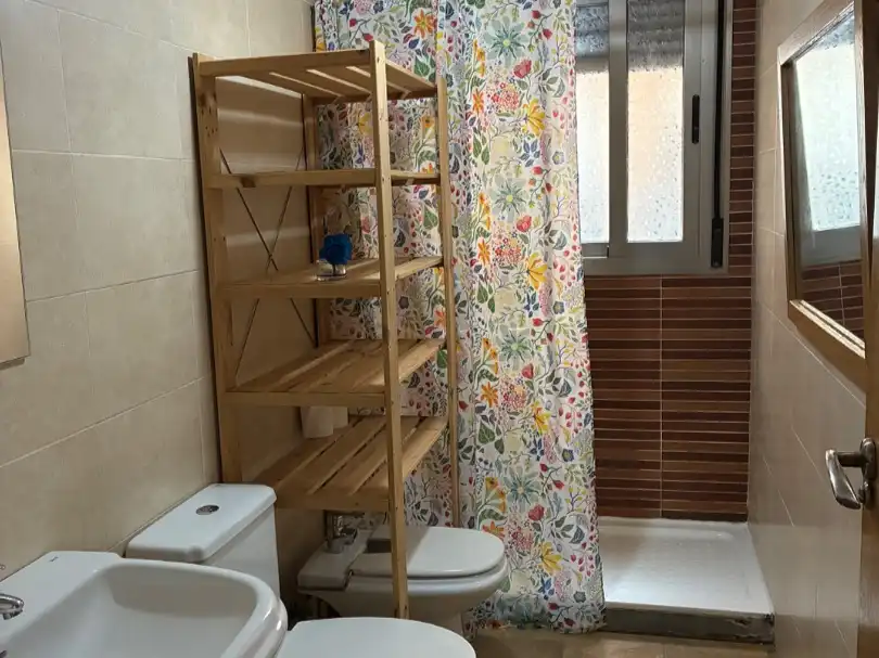 Baño de Apartamento de alquiler en Murcia con Aire acondicionado, Calefacción y Amueblado