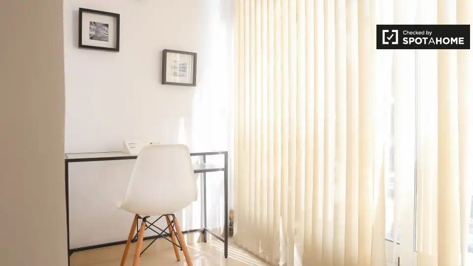 Exterior view of Flat for rent in Valencia  with Air Conditioner, Heating and Furnished