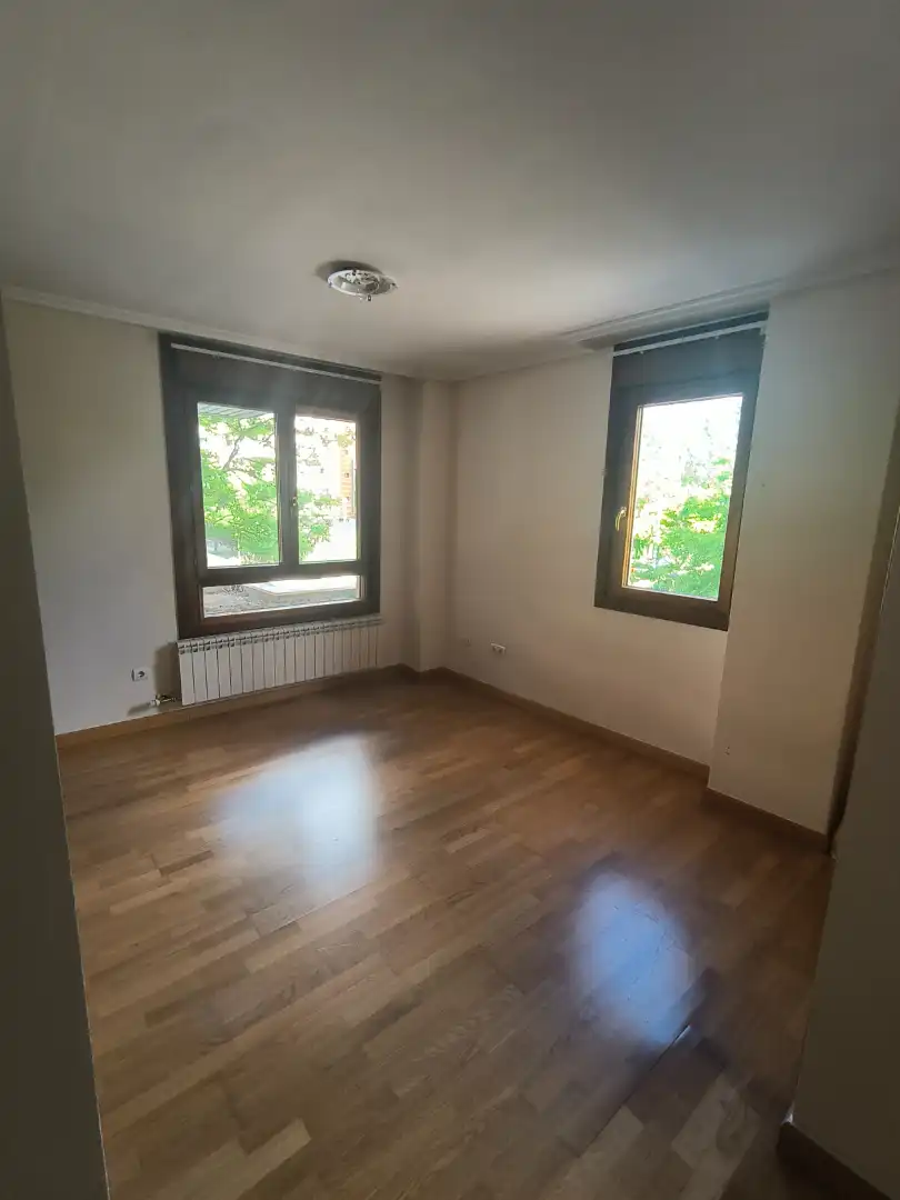 Schlafzimmer von Wohnung zum Verkauf in Valladolid mit Heizung, Privatgarten und Schwimmbad