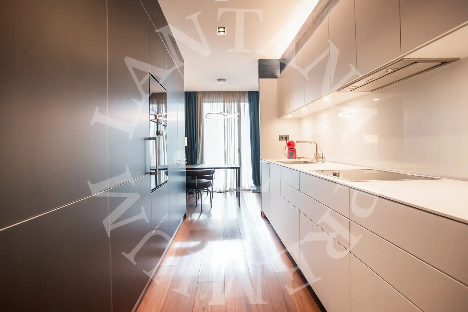 Cuina de Pis en venda en Barcelona amb Aire condicionat, Calefacció i Parquet