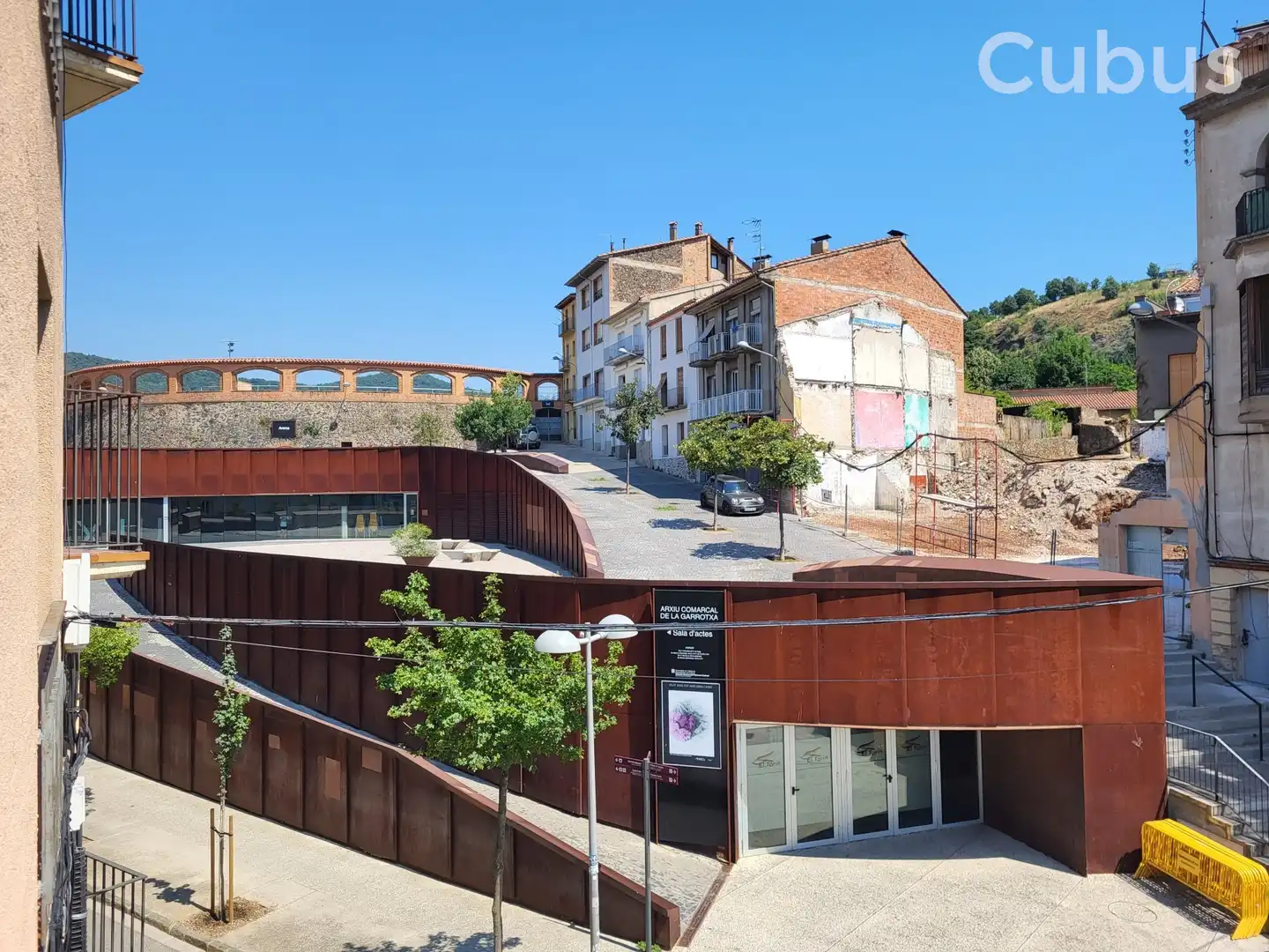 Vista exterior de Piso en venta en Olot con Terraza y Balcón