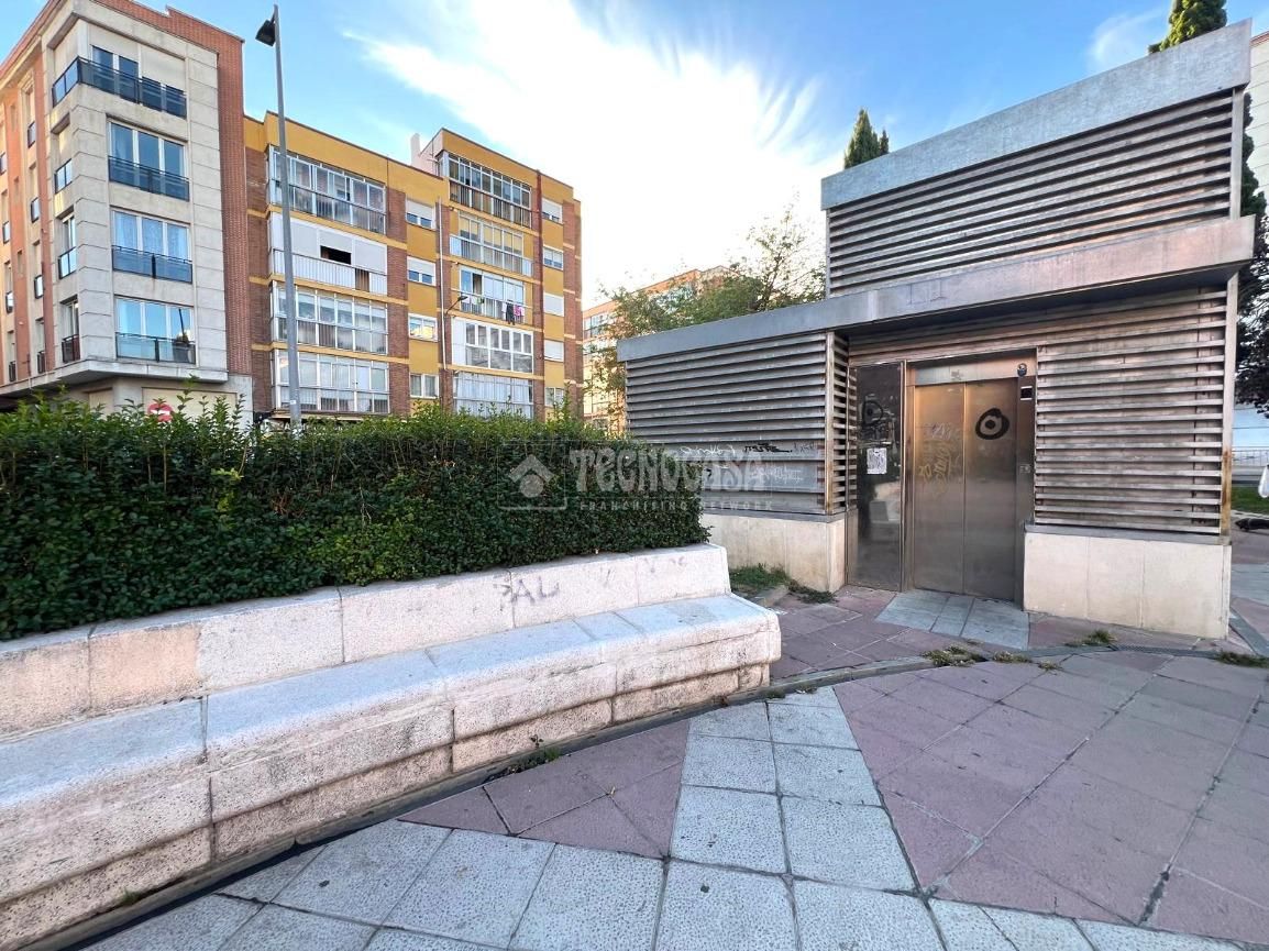 Exterior view of Garage for sale in Valladolid Capital