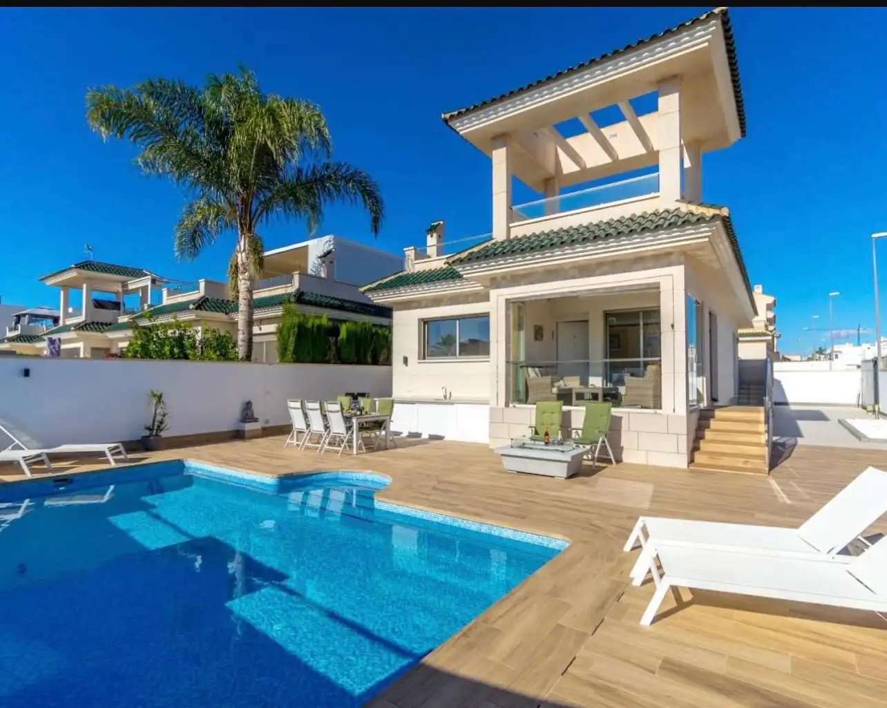 Vista exterior de Casa o chalet en venta en Rojales con Parquet, Piscina y Amueblado