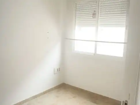 Schlafzimmer von Büro zum Verkauf in Gines mit Klimaanlage und Heizung