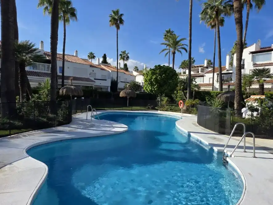 Vista exterior de Casa o xalet de lloguer en Rïo Real - Los Monteros