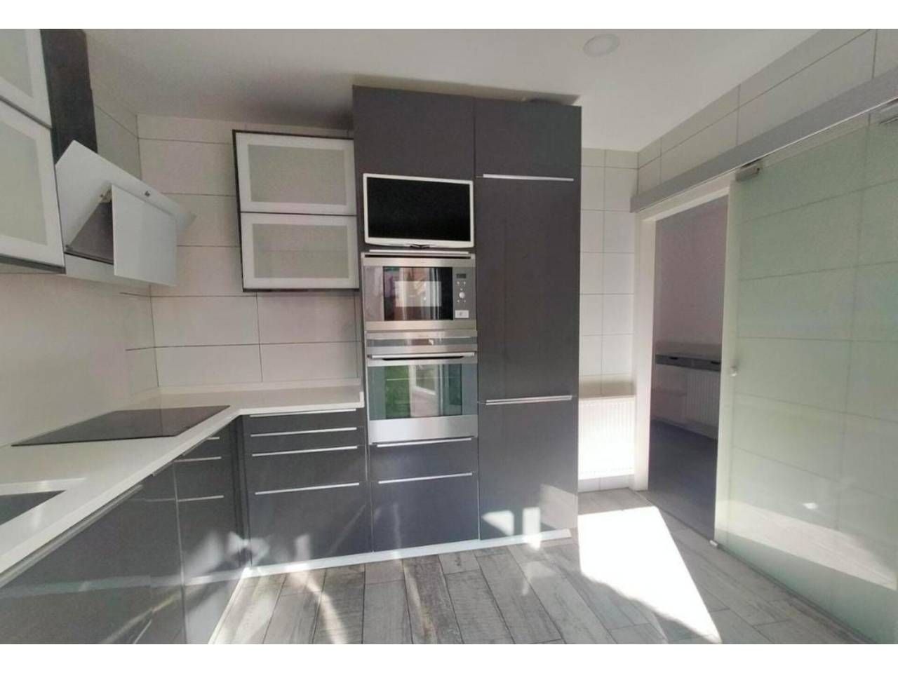 Cuina de Casa o xalet en venda en Burgos Capital amb Calefacció, Parquet i Terrassa