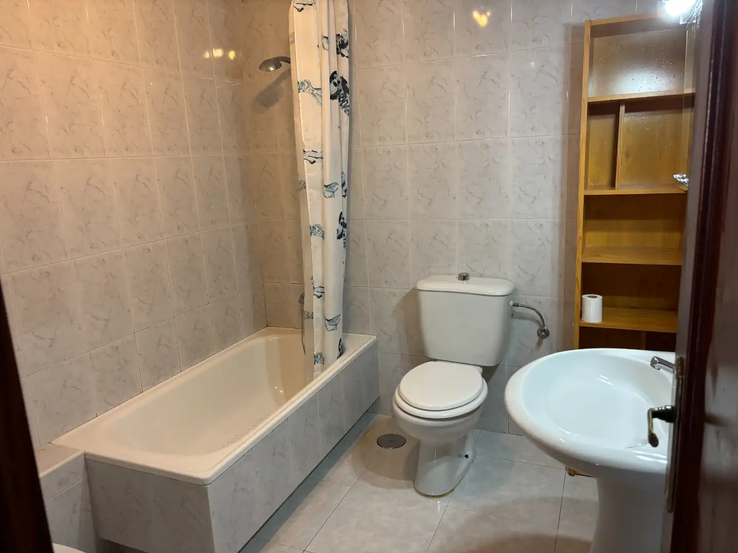 Baño de Piso de alquiler en Culleredo con Calefacción, Parquet y Trastero
