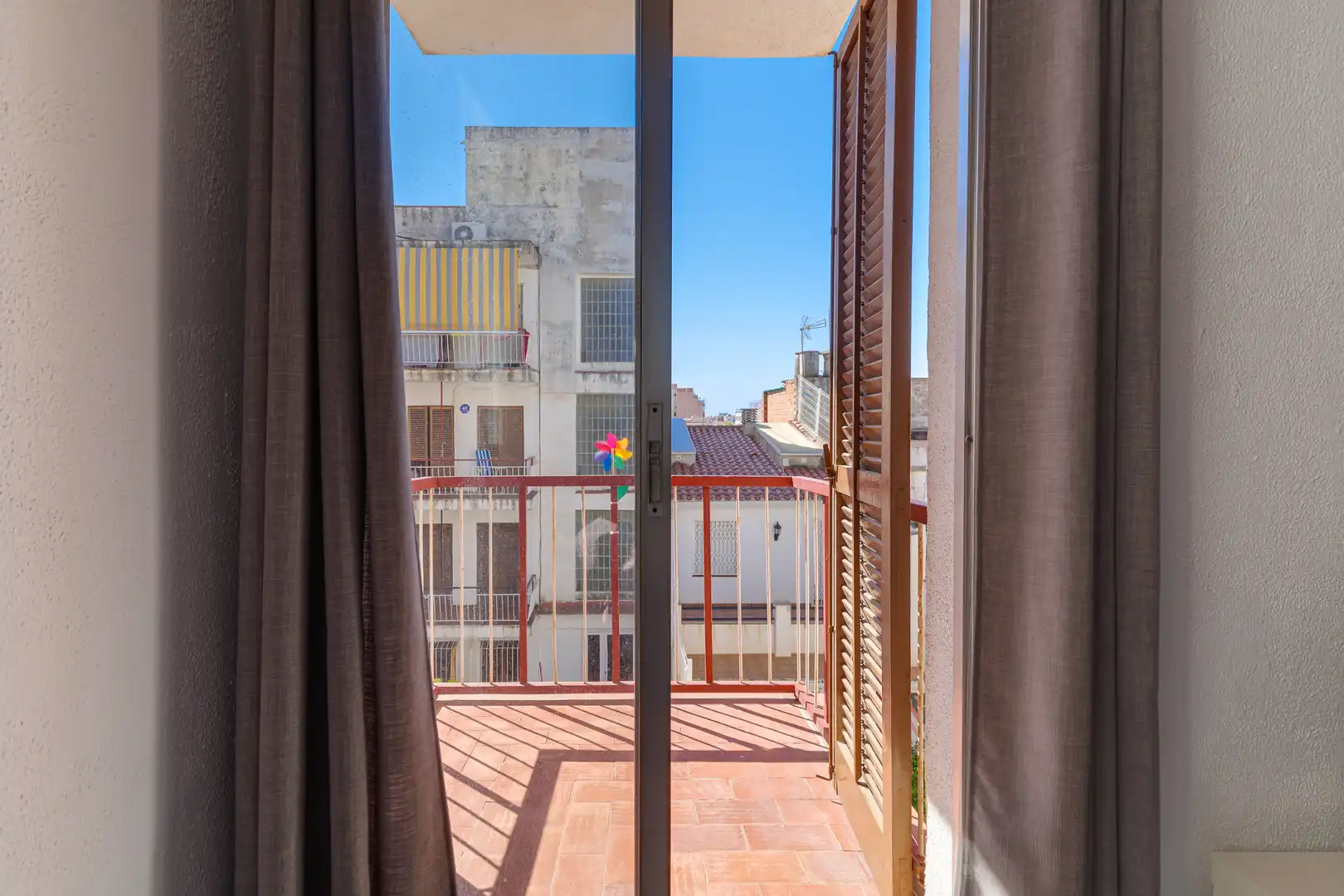 Terraza de Piso en venta en Pineda de Mar con Calefacción, Balcón y Piscina comunitaria