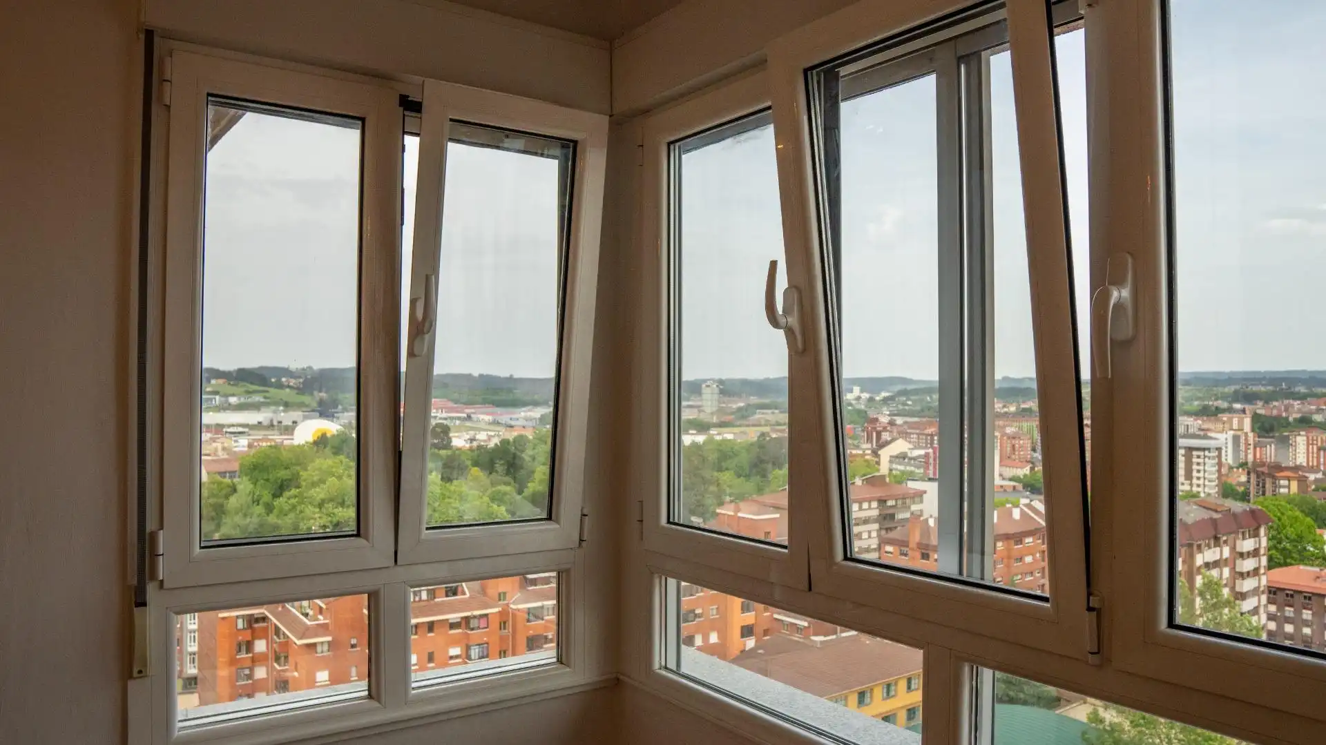 Terraza de Ático en venta en Avilés con Calefacción y Balcón