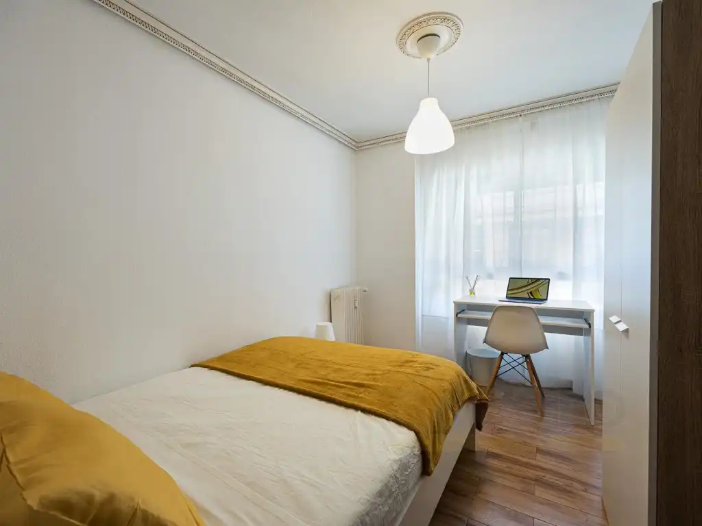Bedroom of Flat for sale in Madrid