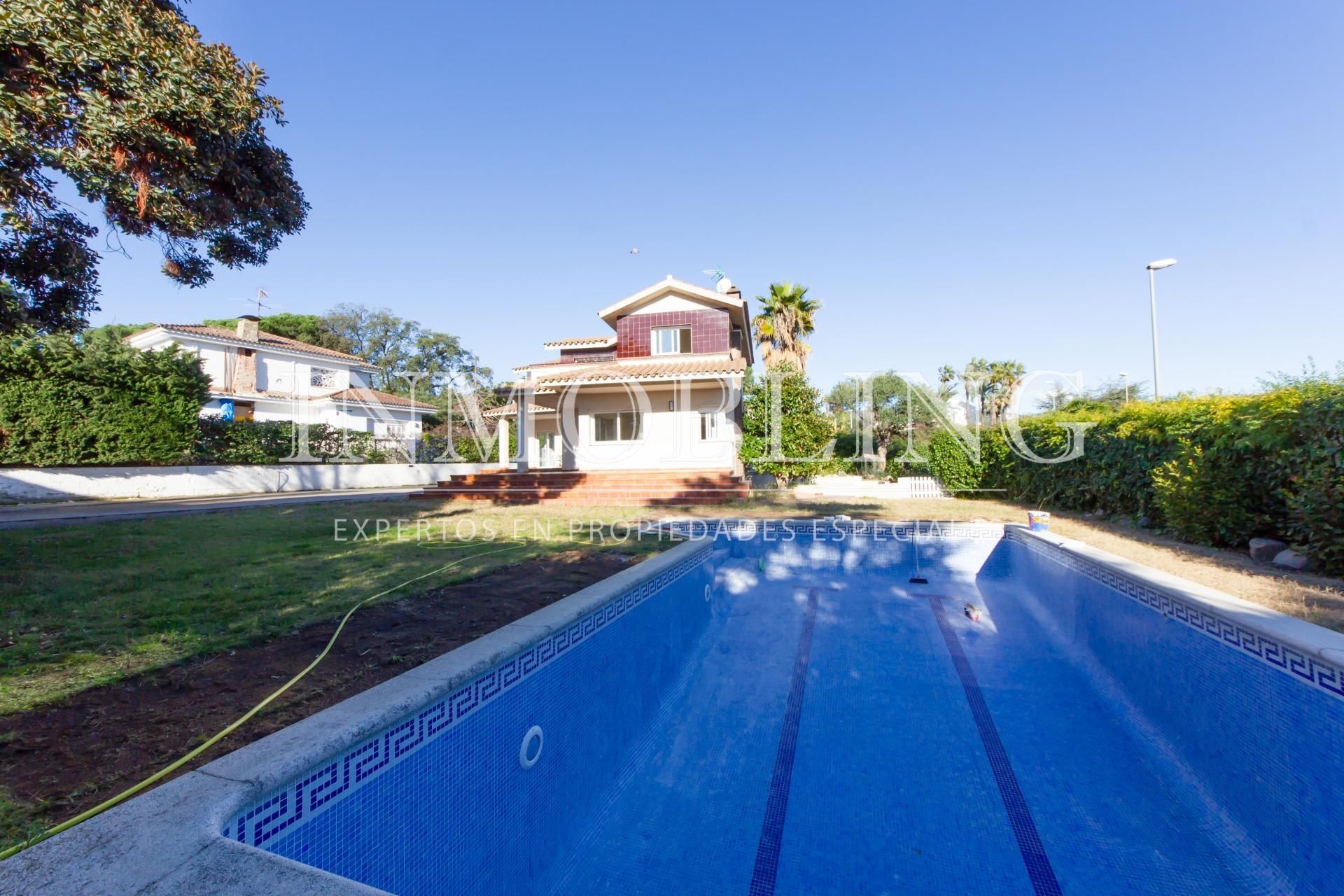 Exterior view of Houses for sale in Alella  with Heating, Private garden and Terrace